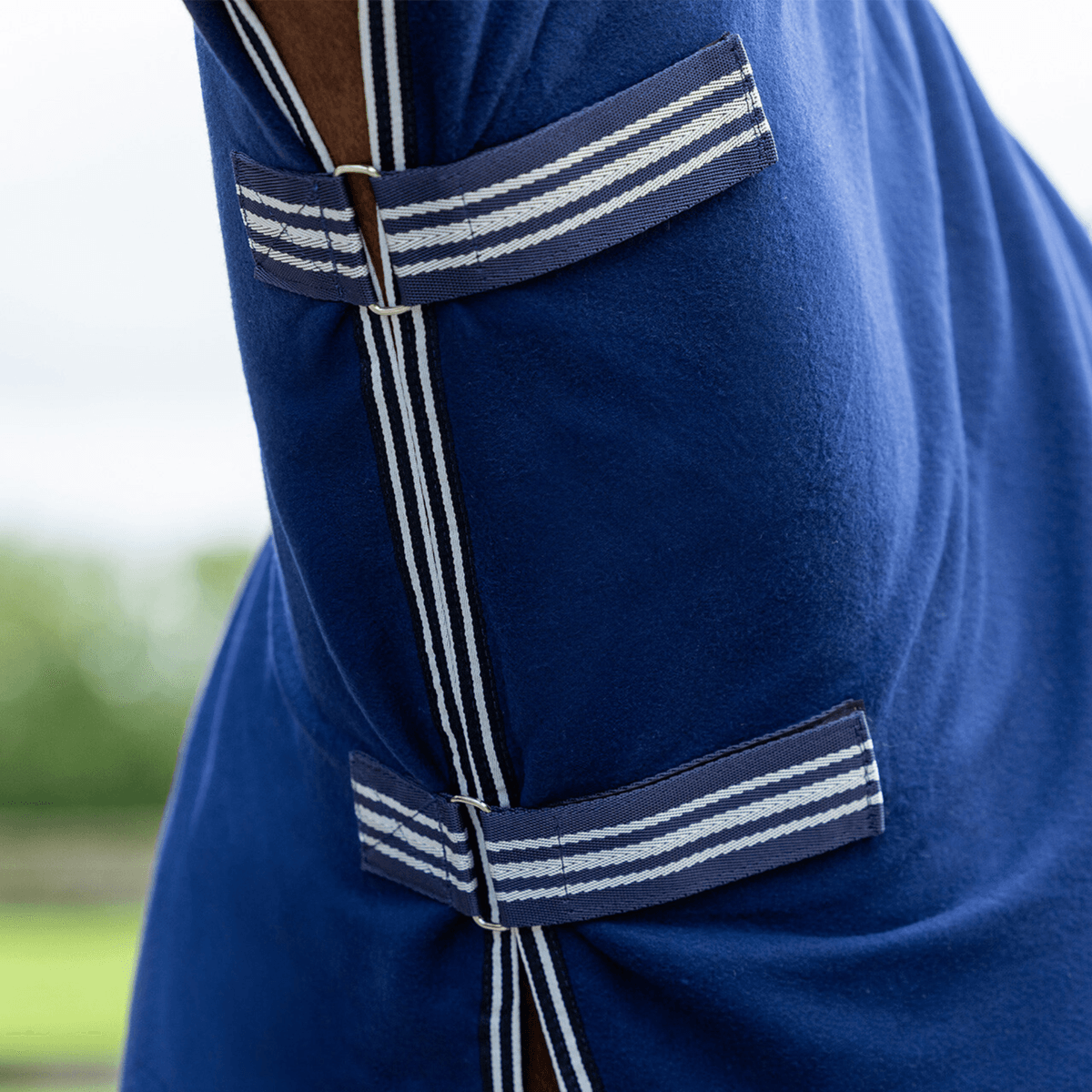 QHP Fleece rug basic with neck blue
